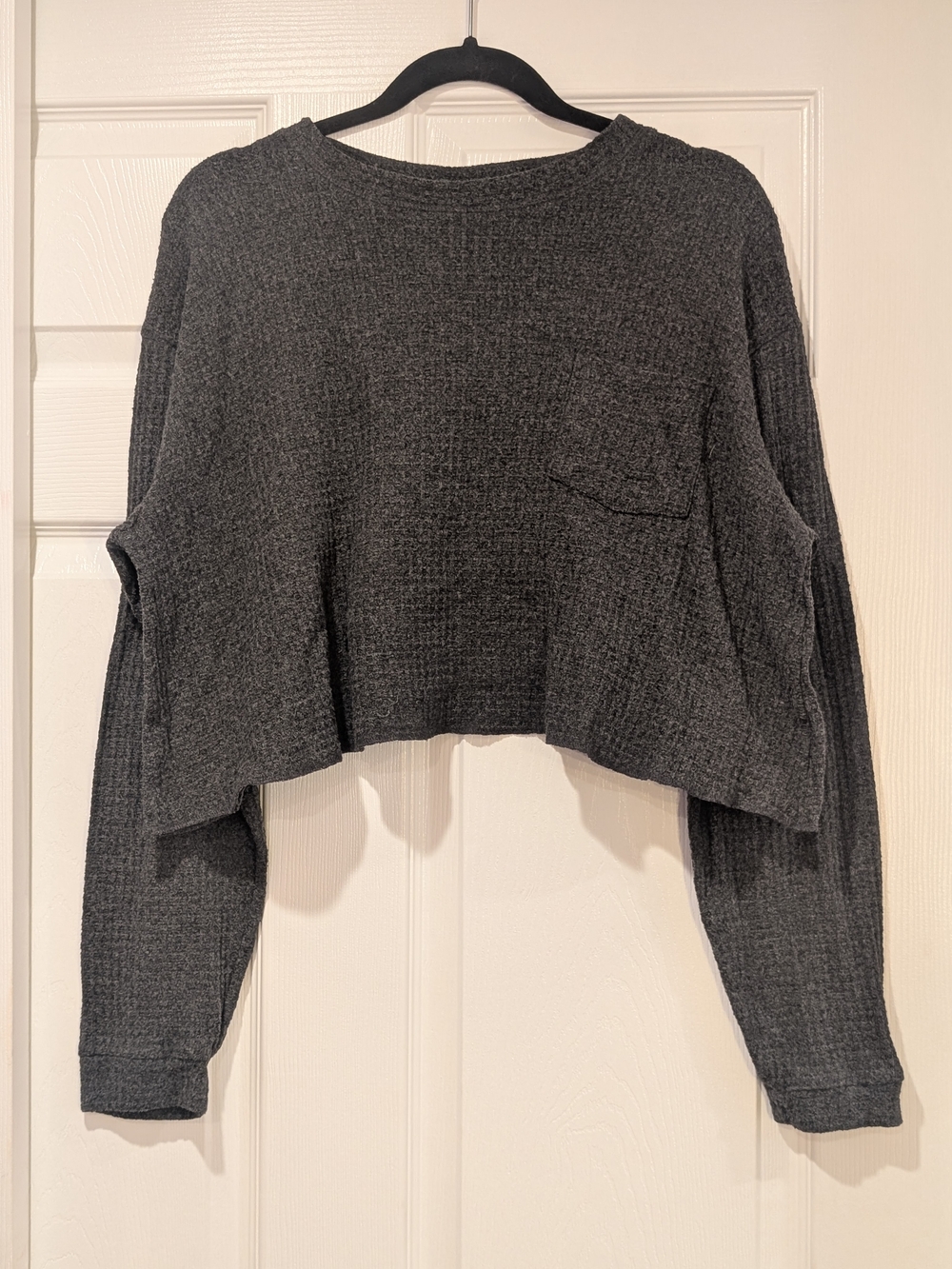 Cropped Waffle-Knit Long Sleeve Sweater - Charcoal